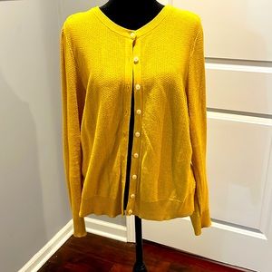 Classic yellow gold cardigan